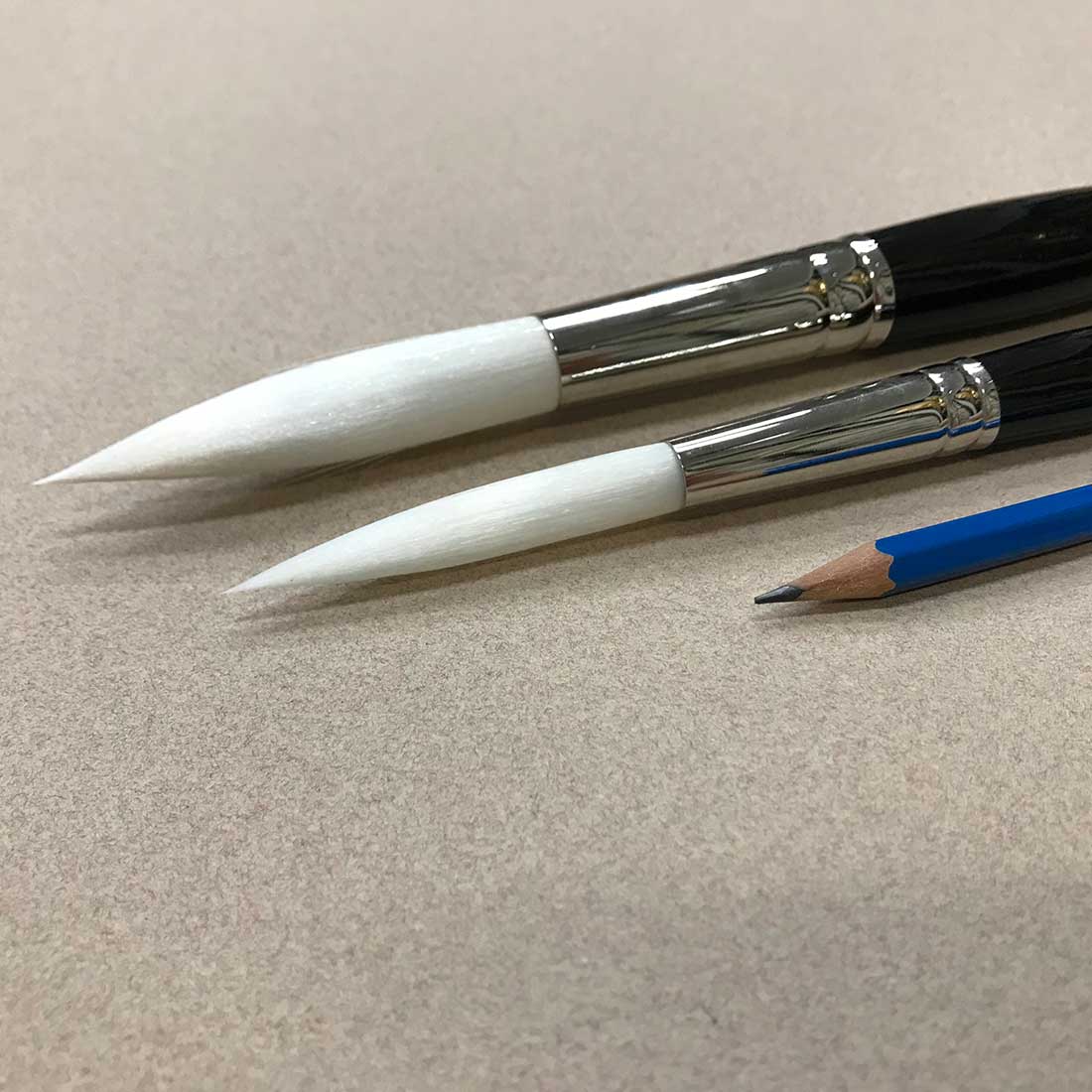 11220 Da Vinci Extra Long Synthetic Round